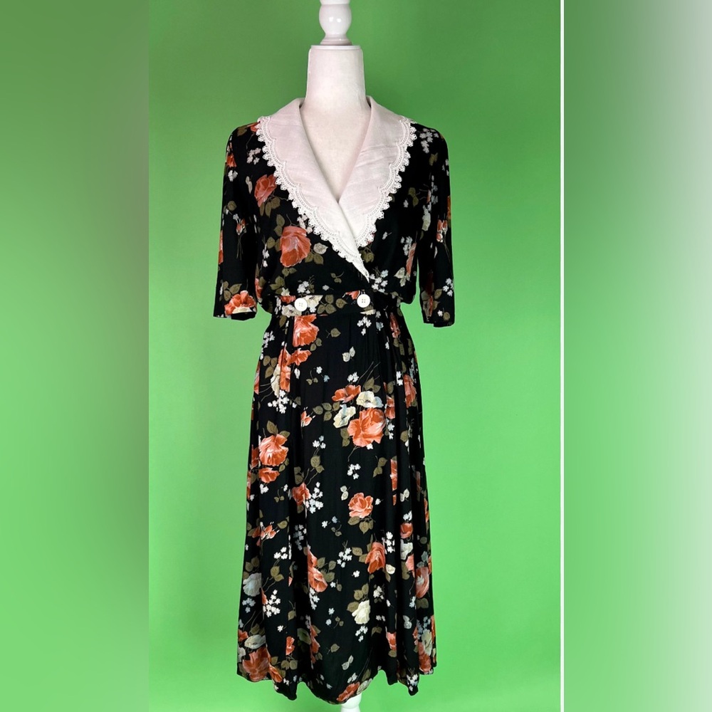 Expo Vtg Modest black Floral Romantic White lace Collar Dress